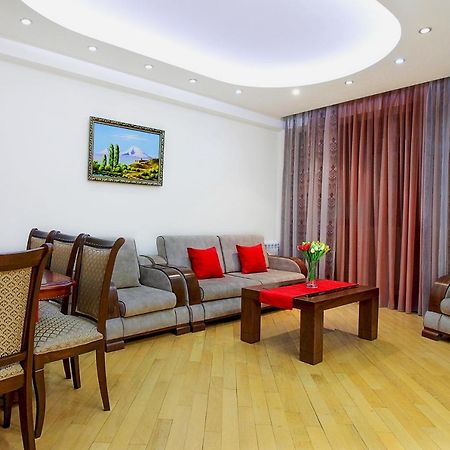 3 Bedroom Apartment Near Republic Square Yerevan Luaran gambar